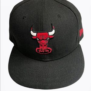 Chicago Bulls Raging Bull 59FIFTY Fitted Cap.